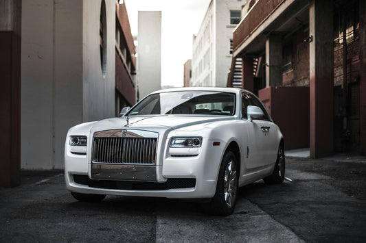 L'élégance en mouvement : Impression d'art Rolls-Royce | Le luxe dans la rue